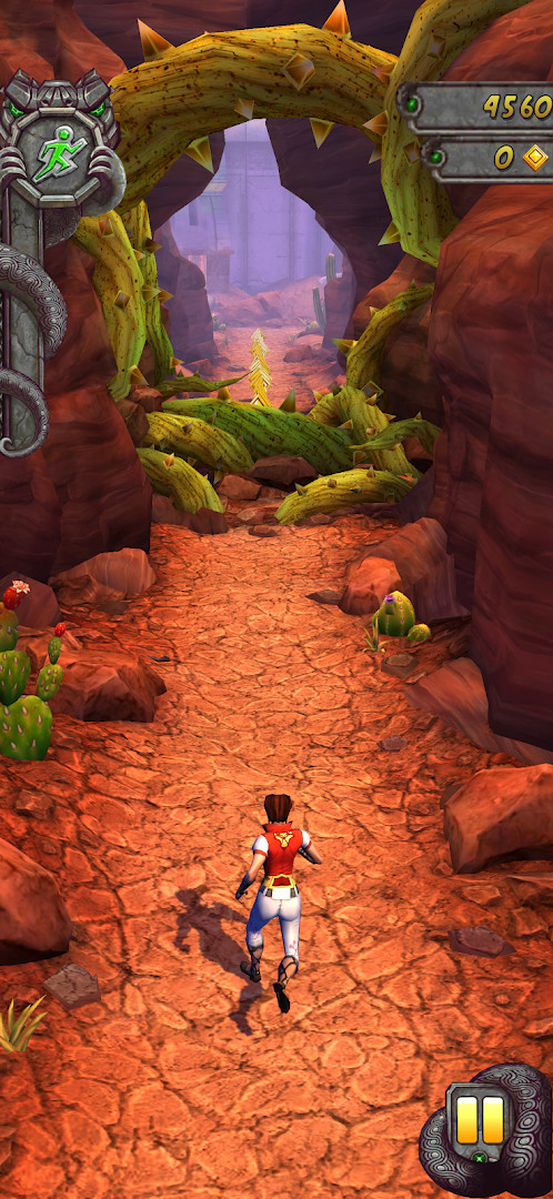 Temple Run 2: sliding under a stone barrier in an ancient ruin.